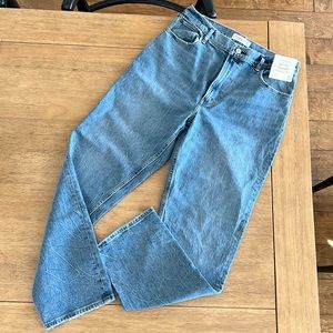 Abercrombie and fitch the 90’s straight, ultra high rise jeans. Regular